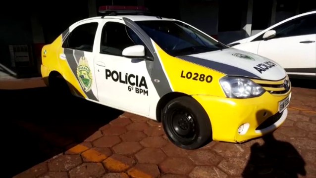 Homem é acusado de sair de mercado com produtos escondidos nas roupas
