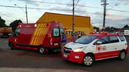Roda de caminhão passa por cima de ciclista na Avenida Tito Muffato