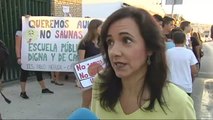 Padres protestan en Sevilla por el calor que sufren los alumnos en las aulas