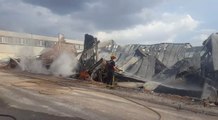 Extinguido el incendio en una nave de sofás en Fuensanta de Martos (Jaén)