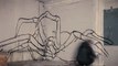 Un artista urbano utiliza la perspectiva para hacer grafitis en 3D