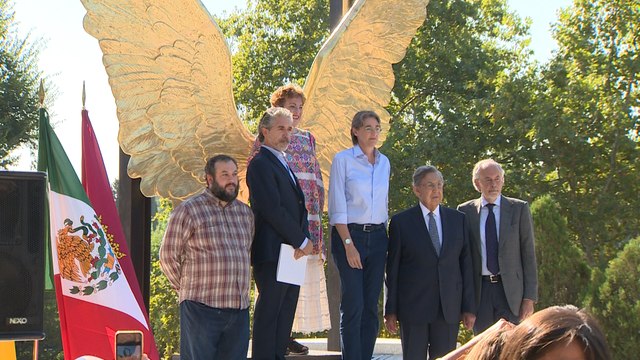 Higueras asiste al acto inaugural de la escultura 'Alas de México'