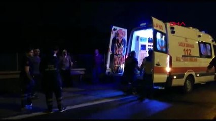 KOCAELİ-TEM Otoyolu'nda kamyon minibüse çarptı: 10 yaralı