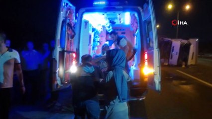 TEM Otoyolu’nda kamyon ile minibüs çarpıştı: 2’si çocuk 10 yaralı