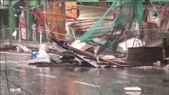 El supertifón 'Mangkhut' causa dos muertos a su paso por Filipinas