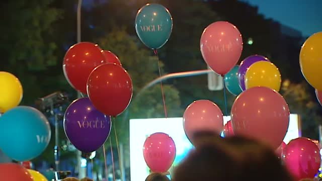 Miles de personas disfrutan de la fashion night out en Madrid