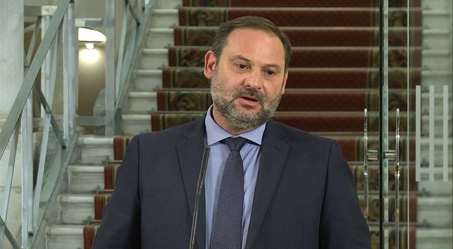 Ábalos afea las críticas por la venta de armas