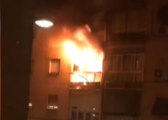 Una mujer embarazada sobrevive tras saltar al vacío desde un tercer piso de un edificio en llamas en Parla