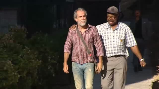 Willy Toledo se vuelve a cagar en Dios y en la Virgen a su salida del juzgado