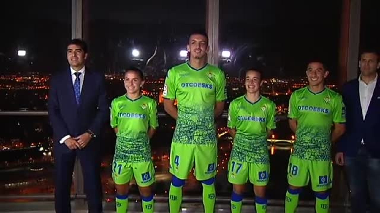 El Betis presenta su tercera camiseta desde el punto más alto de Sevilla