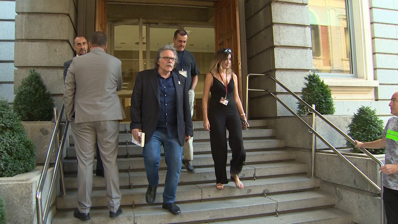 Entrada de diputados y ministros en el Congreso