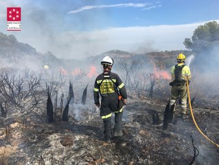 Fallecen dos personas tras volcar un turismo e incendiarse en la AP-7, en Oropesa