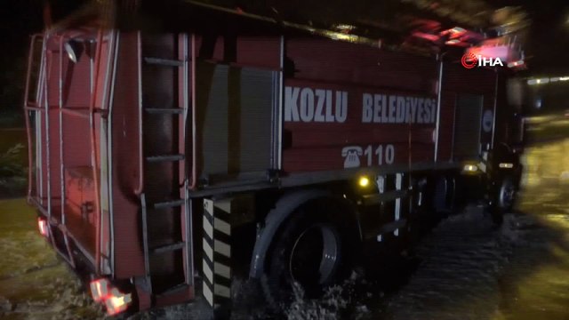 Zonguldak'ta aniden bastıran sağanak yağış yolları göle çevirdi