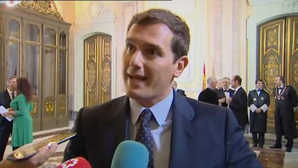 Tải video: Ciudadanos pedirá la comparecencia urgente de Montón en el Congreso para explicar su máster