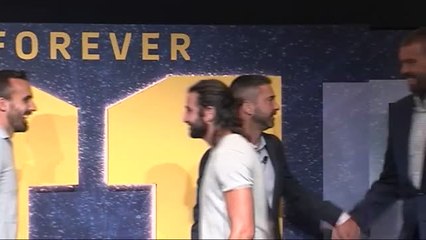 Navarro, emocionado en su homenaje acompañado por sus amigos en la pista