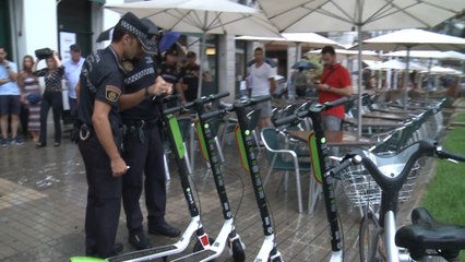 La policía local de València incauta 200 patinetes eléctricos de alquiler