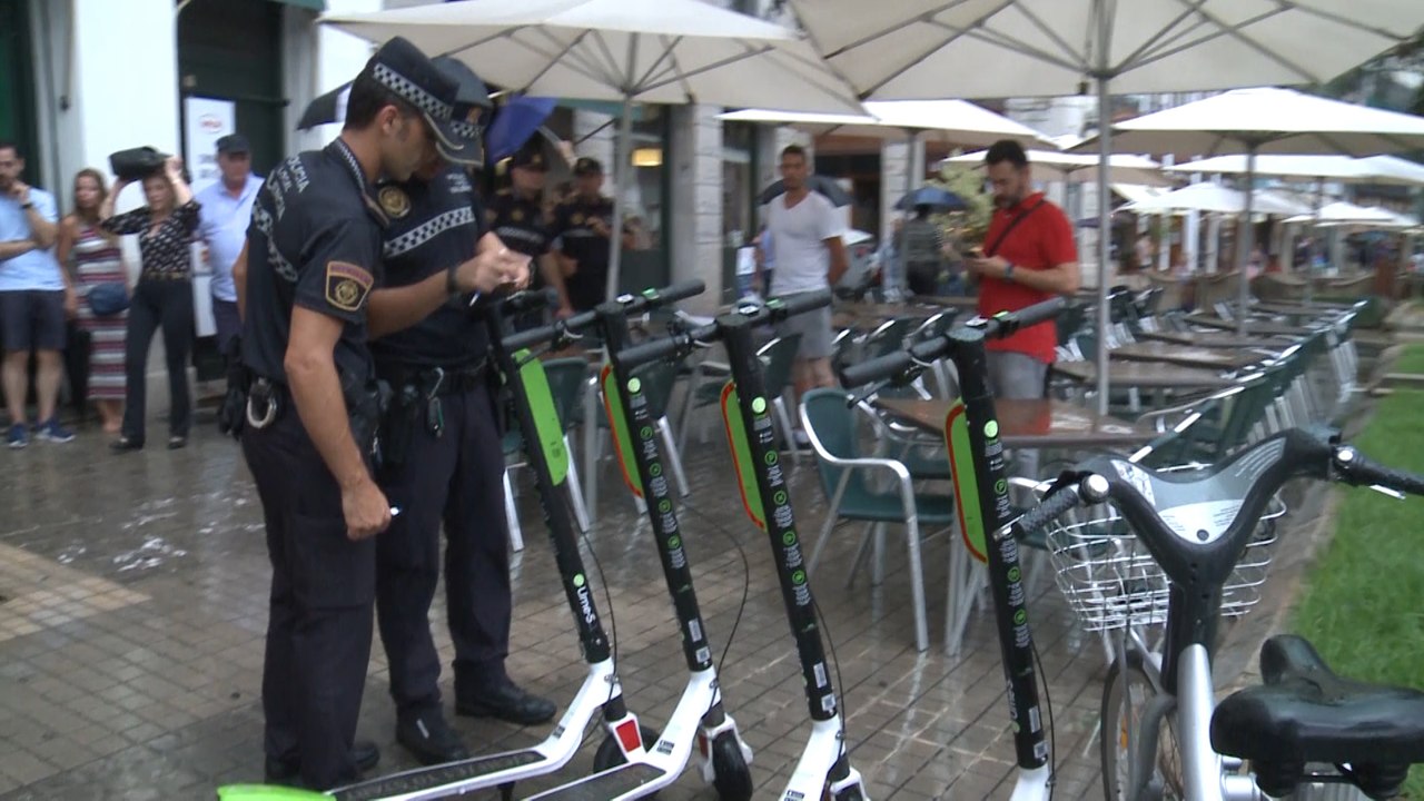 La policía local de València incauta 200 patinetes eléctricos de alquiler