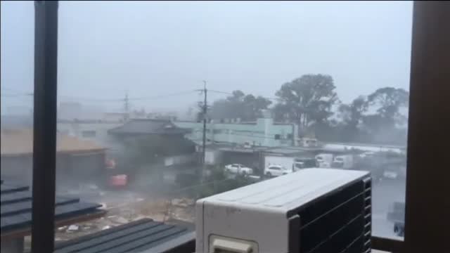 Al menos 11 muertos tras el paso de Jebi por Japón