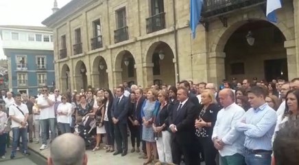 Minuto de silencio en Avilés por accidente de autobús