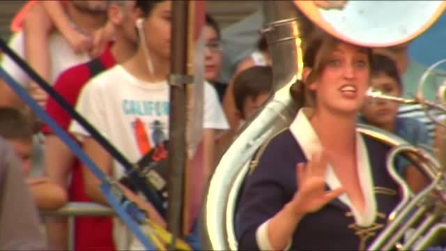 El espíritu del circo llena las calles de Ávila