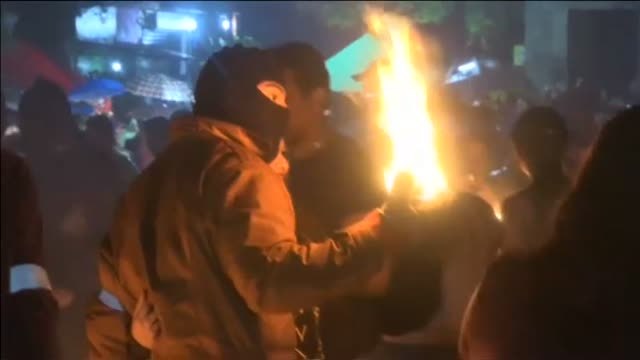 La localidad salvadoreña de Nejapa celebra su fiesta grande con auténticas bolas de fuego