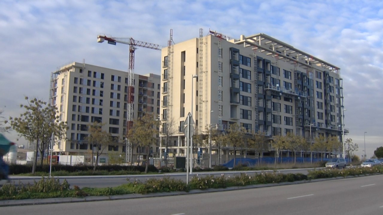 La firma de hipotecas sobre viviendas modera su aumento en junio