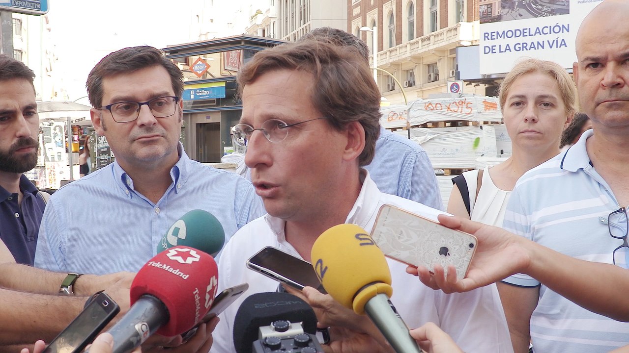 Almeida insta a Carmena a "pedir disculpas" por no mantener limpia la ciudad