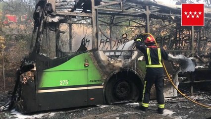 Download Video: Bomberos apagan un autobús incendiado en Madrid