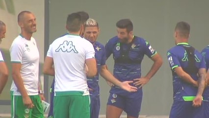 El Betis entrena con la mente puesta en el Sevilla
