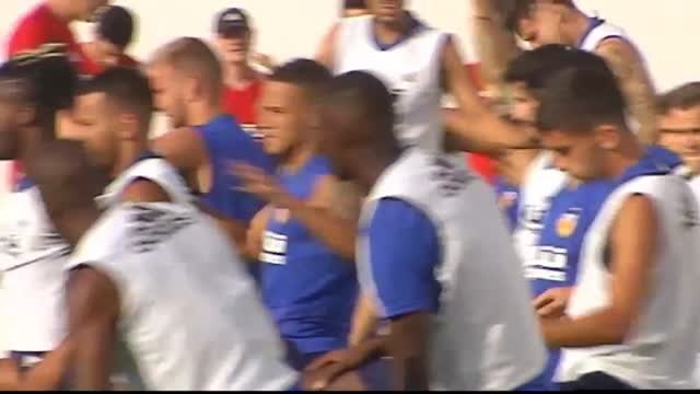 El Valencia prepara en Paterna el derbi ante el Levante con la ausencia de Guedes