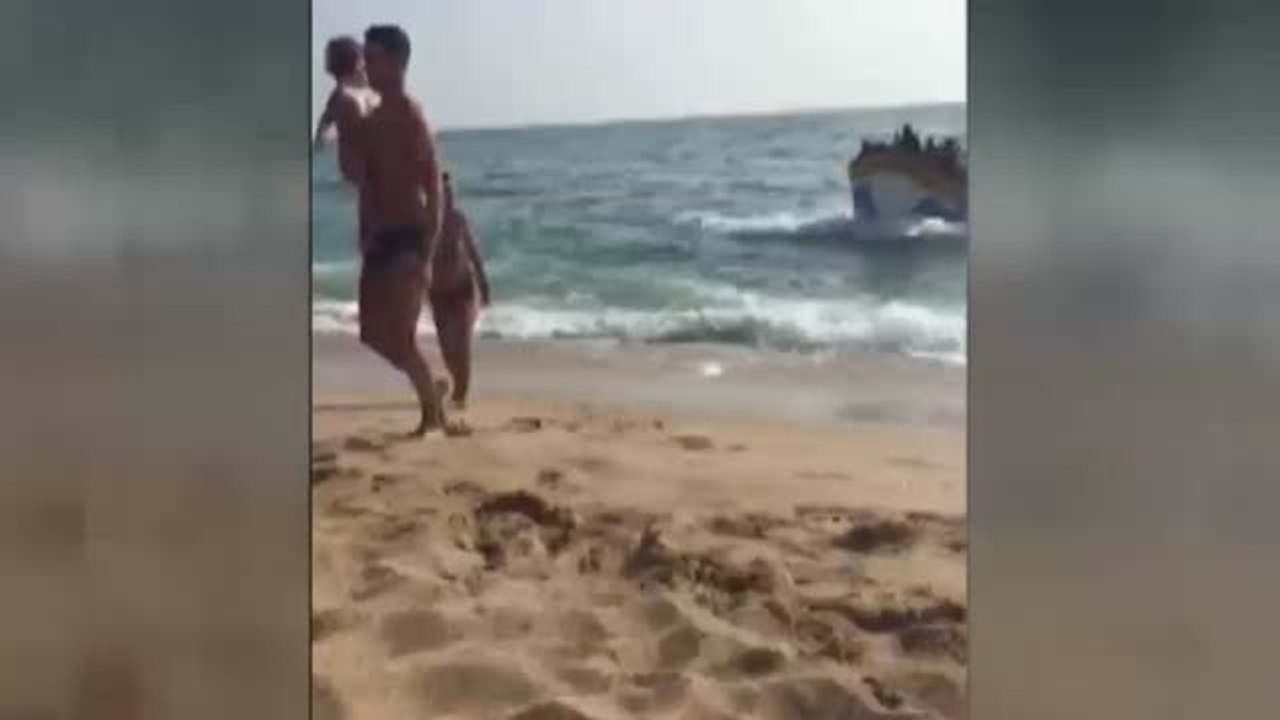 Decenas de menores han llegado en patera a una playa de Conil de la Frontera (Cádiz)