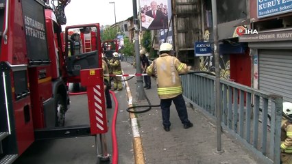 Beyoğlu'ndaki yangında mahsur kalan 3 kadın itfaiye ekiplerince kurtarıldı