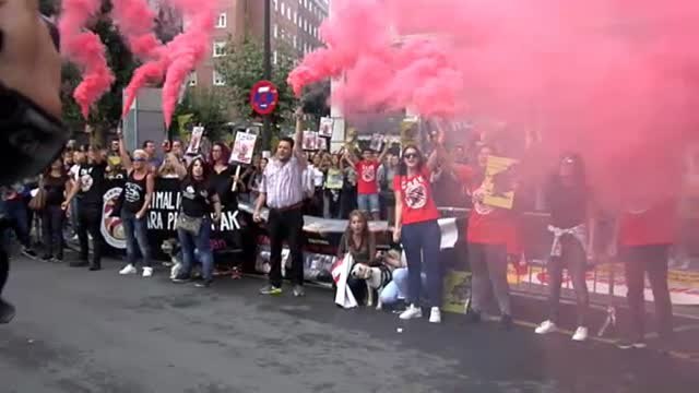 Multitudinaria manifestación antitaurina en Bilbao