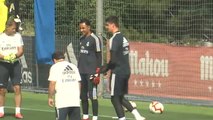 Courtois y Keylor se marcan un fútbol-tenis con la mano en el entrenamiento del Madrid