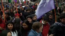 Miles de estudiantes llenan las calles de Santiago de Chile para protestar contra el Estatuto Laboral Juvenil