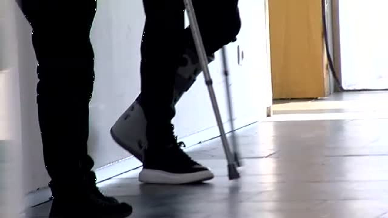 Claudio Bravo llega a Barcelona para operarse de su tendón de Aquiles