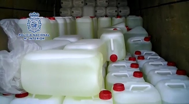 Interceptada una furgoneta con 2.500 litros de combustible para narcolanchas