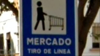 El Ayuntamiento de Sevilla le quita la falda a los carteles