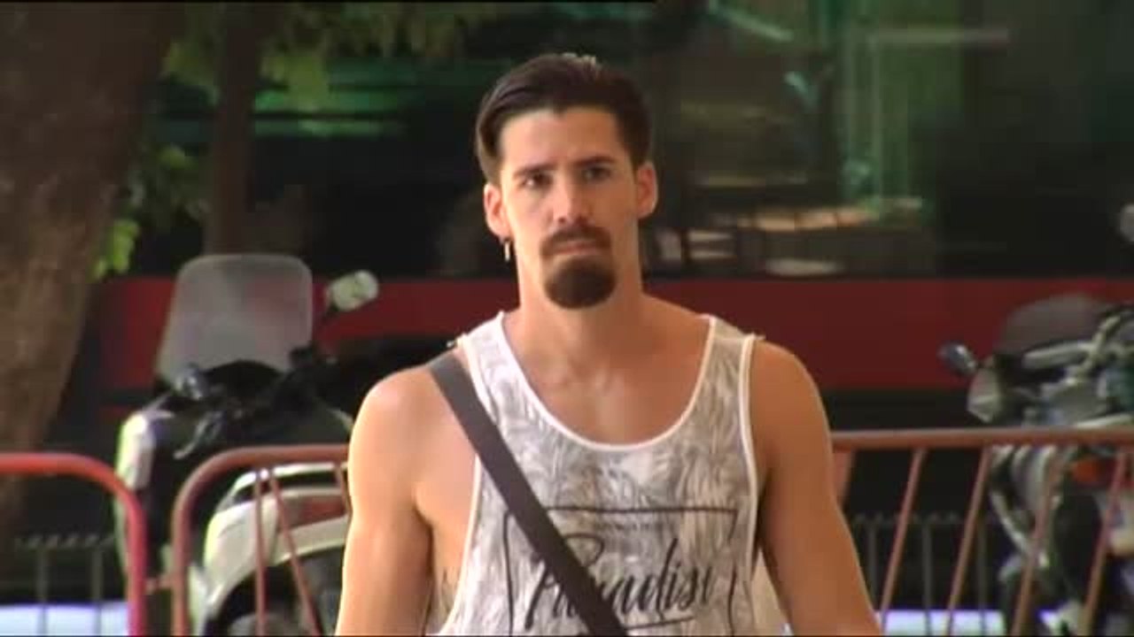 Dos miembros de la manada increpados en la piscina municipal