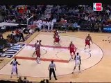 Amare Stoudemire  jam over the reach of Sean Williams