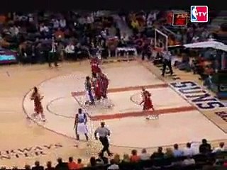 Steve Nash delivers a nifty behind-the-back pass to Raja Bel