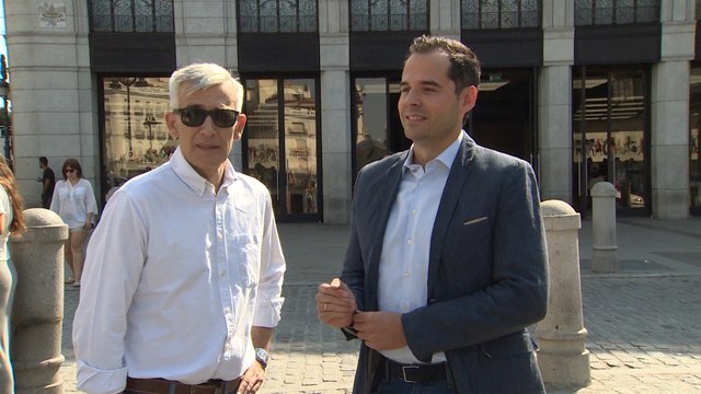 Aguado (Cs) atiende a los medios en la Puerta del Sol