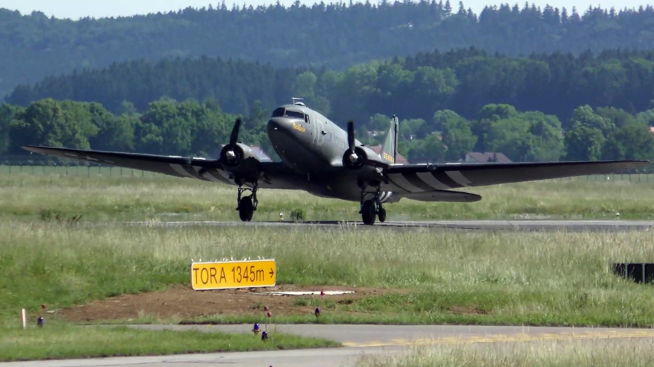 4k d-day douglas dc3c-s1c3g - n74589 approaching edja-memmingen airport 06.2019