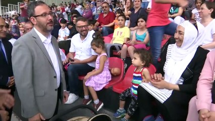 Bakan Kasapoğlu, gençlerle bir araya geldi - İSTANBUL