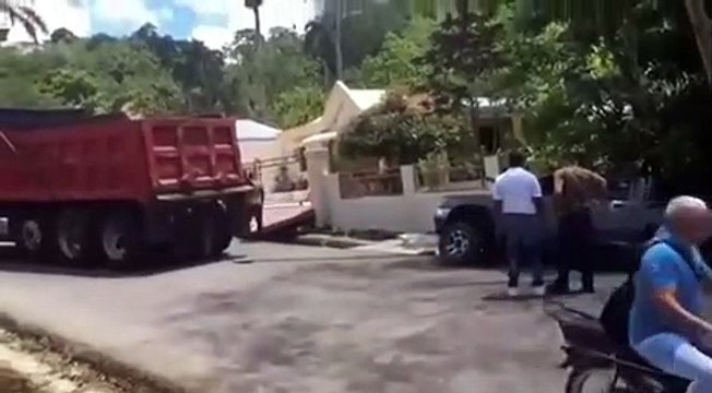 VÍDEO: Cómo destrozar una pick-up en 3, 2, 1...