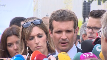 Casado cree que se debería haber retirado la pancarta