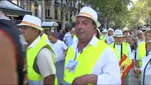 Decenas de personas se concentran en Barcelona para apoyar a Felipe VI