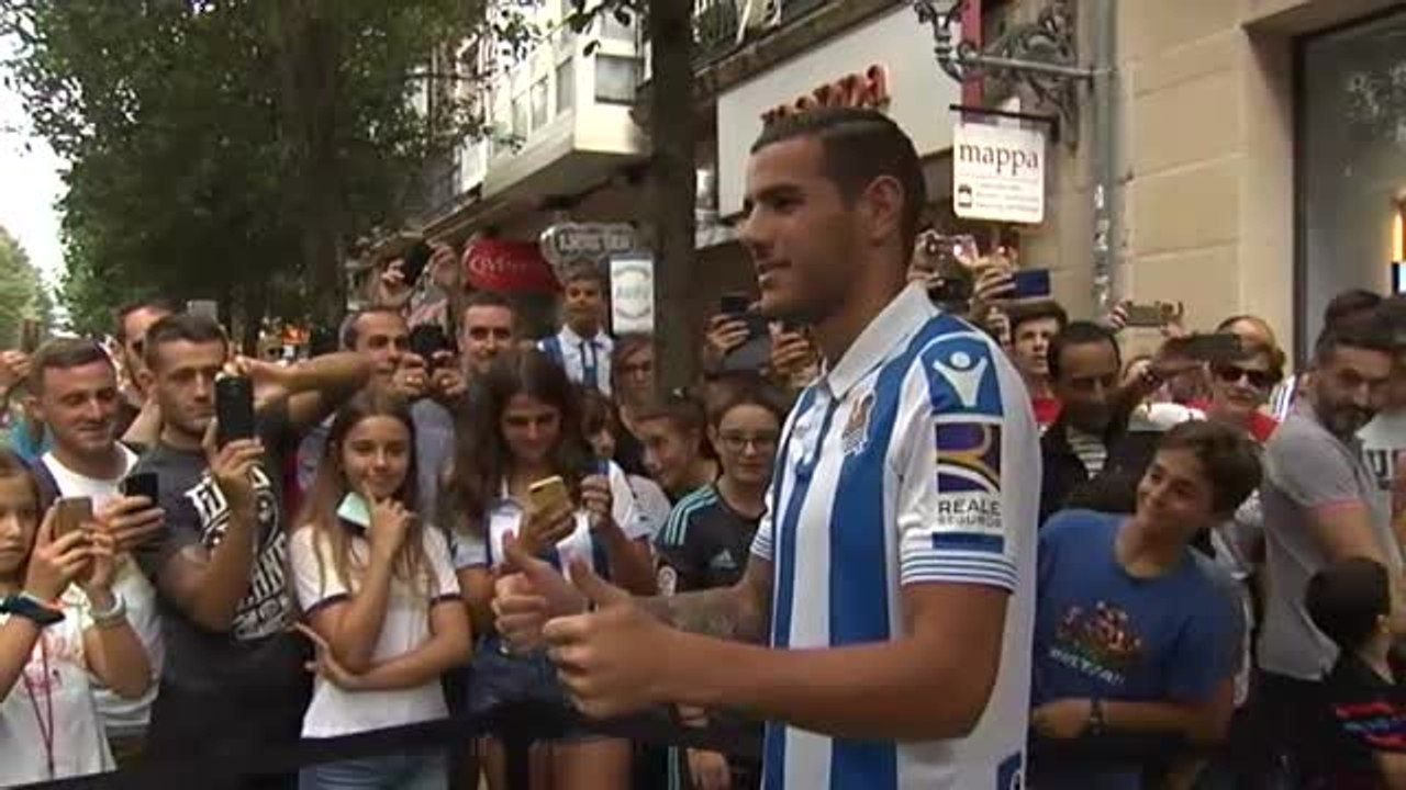 Theo Hernández, presentado como nuevo jugador de la Real Sociedad