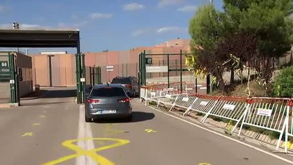 Скачать видео: Ada Colau visita a Oriol Junqueras y Joaquim Forn en la prisión de Lledoners