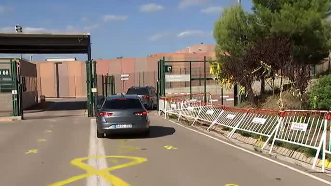 Ada Colau visita a Oriol Junqueras y Joaquim Forn en la prisión de Lledoners